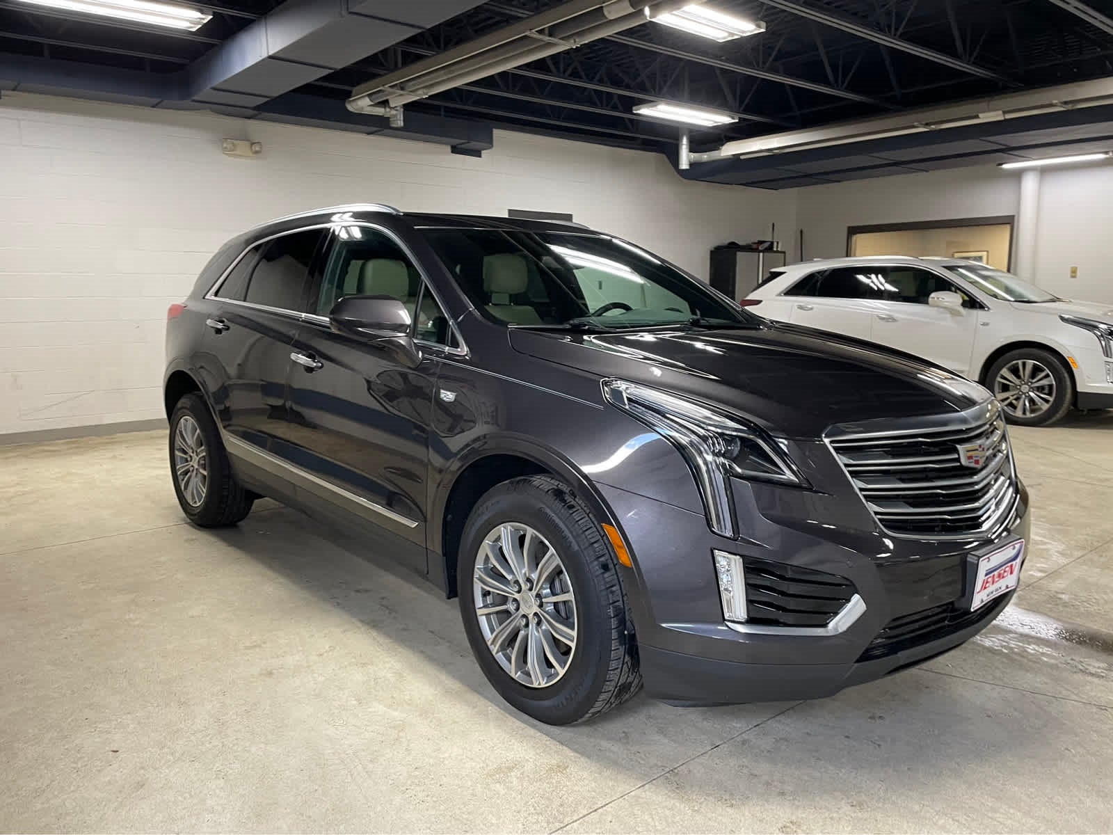 Used 2017 Cadillac XT5 Luxury with VIN 1GYKNDRSXHZ219653 for sale in New Ulm, Minnesota