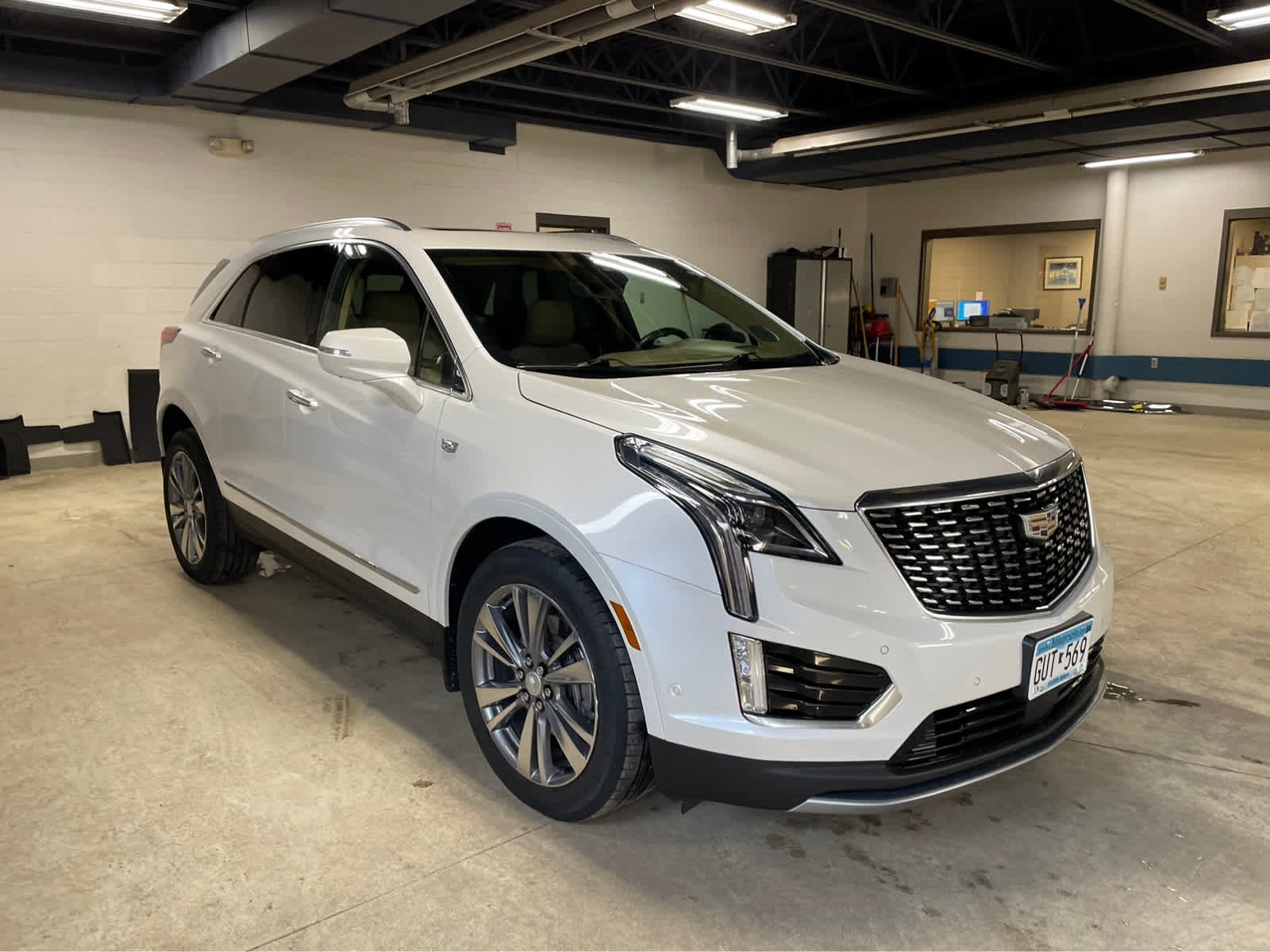 Used 2020 Cadillac XT5 Premium Luxury with VIN 1GYKNFRS5LZ190048 for sale in New Ulm, Minnesota
