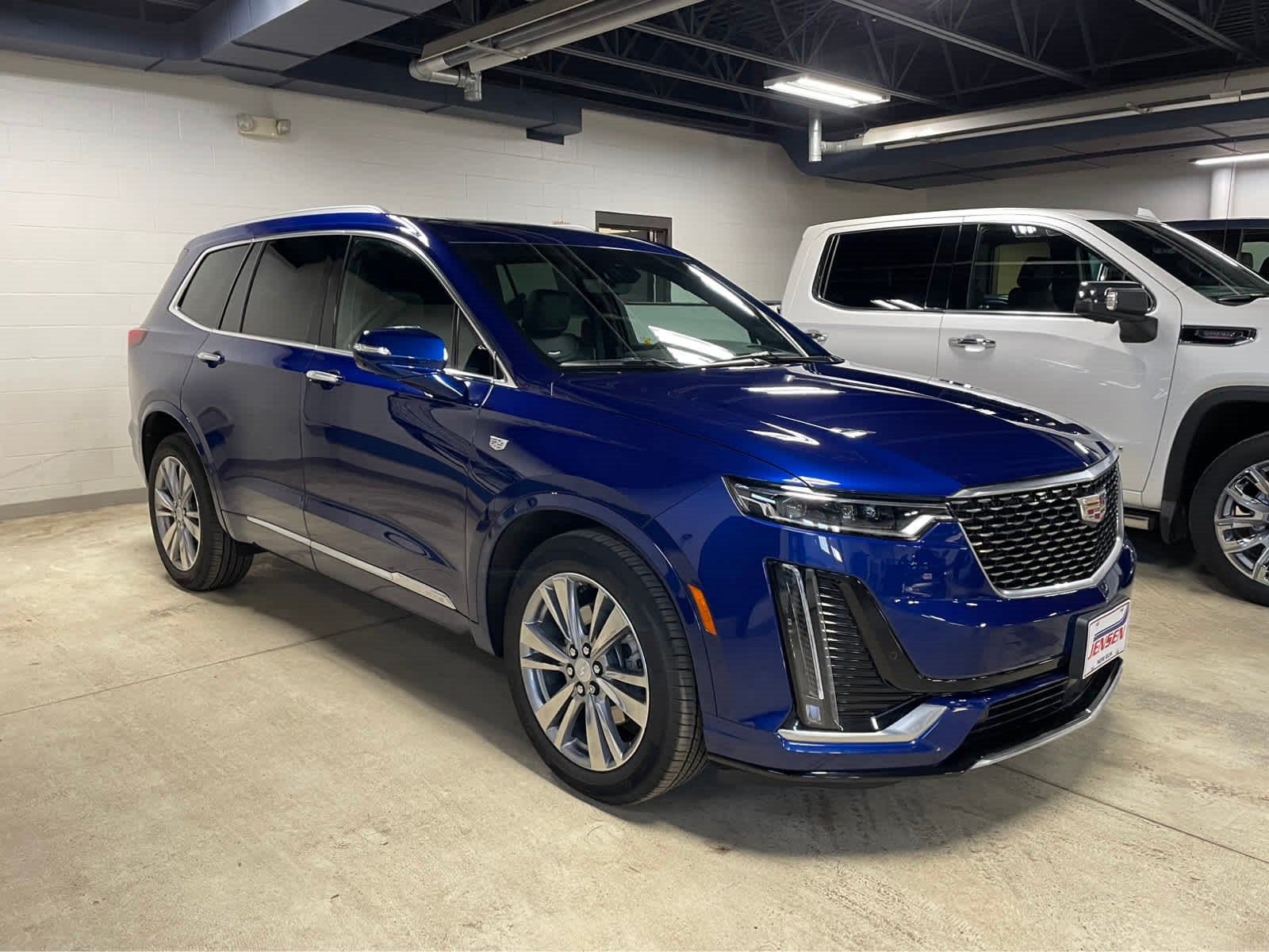 Used 2023 Cadillac XT6 Premium Luxury with VIN 1GYKPFRS1PZ221313 for sale in New Ulm, Minnesota