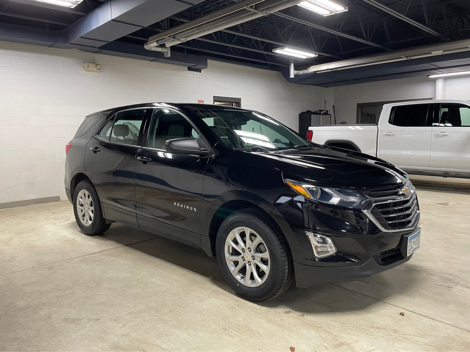 Used 2018 Chevrolet Equinox LS with VIN 2GNAXREV2J6208521 for sale in New Ulm, Minnesota