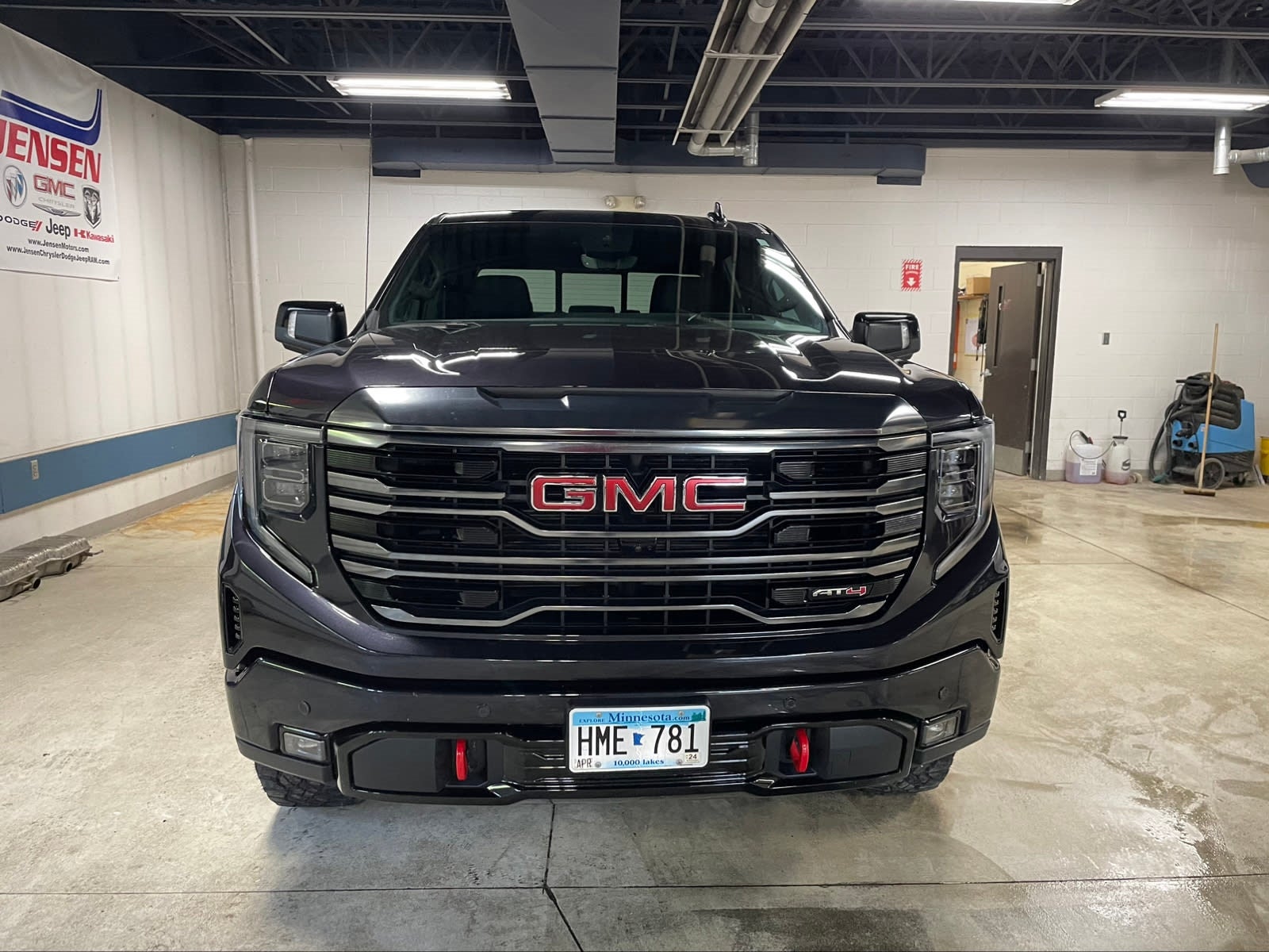 Used 2022 GMC Sierra 1500 AT4 with VIN 3GTPUEEL9NG534328 for sale in New Ulm, Minnesota